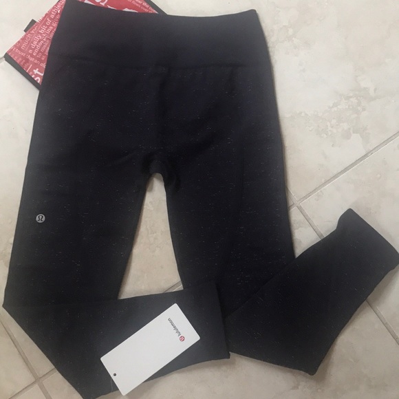 New Lululemon Free to Flow 7/8 Tight *Fleck - Picture 2 of 5